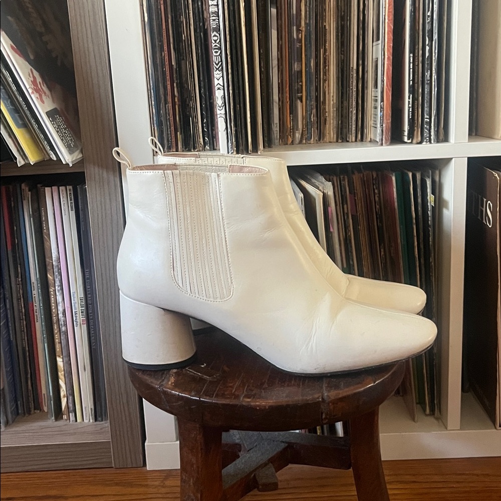 Marc Jacobs white leather booties size 39.5